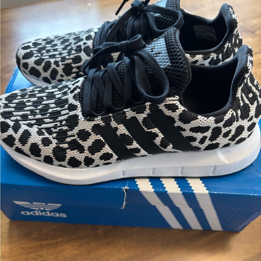 Adidas Women’s Swift Run sneakers size 7.5